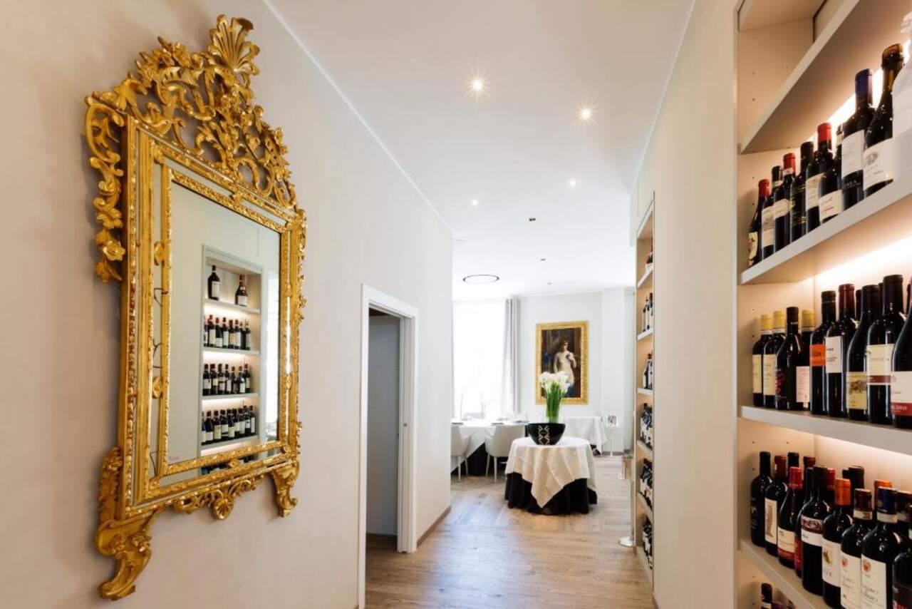 Ingresso e cantina - Hotel Repubblica 55 Biella